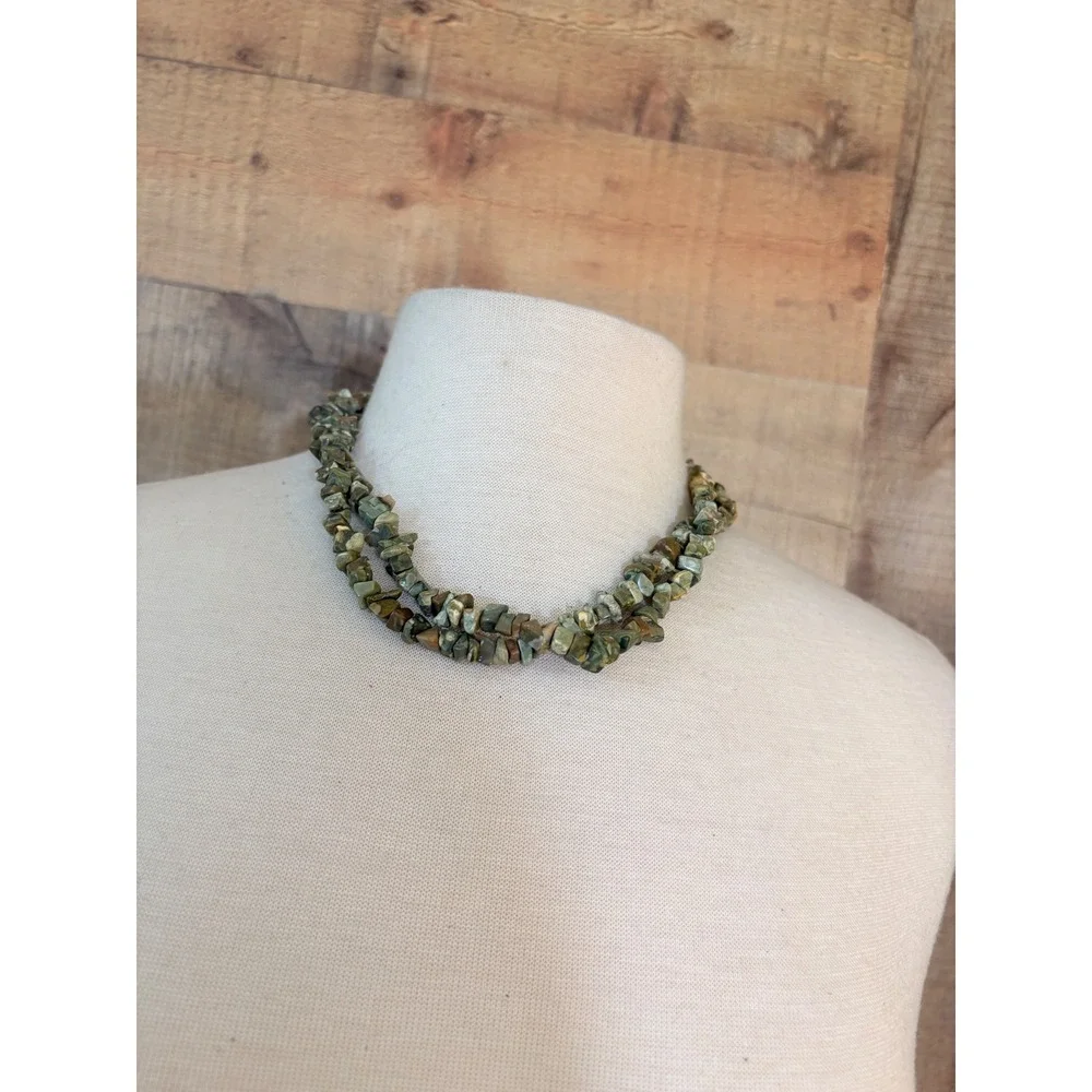Natural Green Stone Chip Double Strand Necklace Silver Tone Toggle Clasp